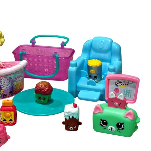 Shopkins Lot of Figures and Misc Accessories 24 Pieces Moose Toys - Picture 4 of 6